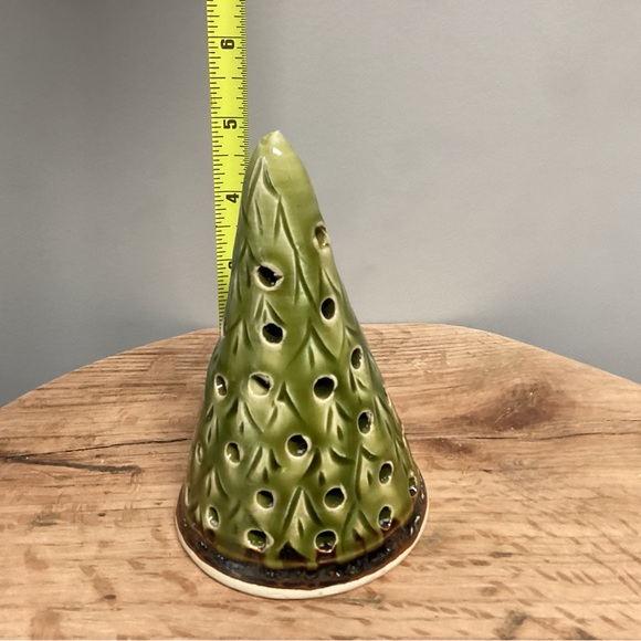 🟢 Stunning Handmade / Hand Painted & Kiln Fired Ceramic Crafted Christmas Tree - Picture 8 of 10